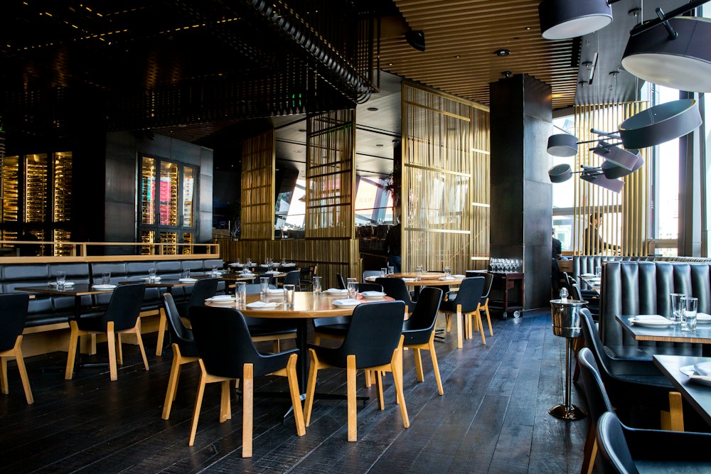 Interior de restaurante para um jantar